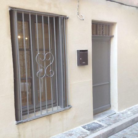 Studio typique et cosy climatise. Arles Esterno foto