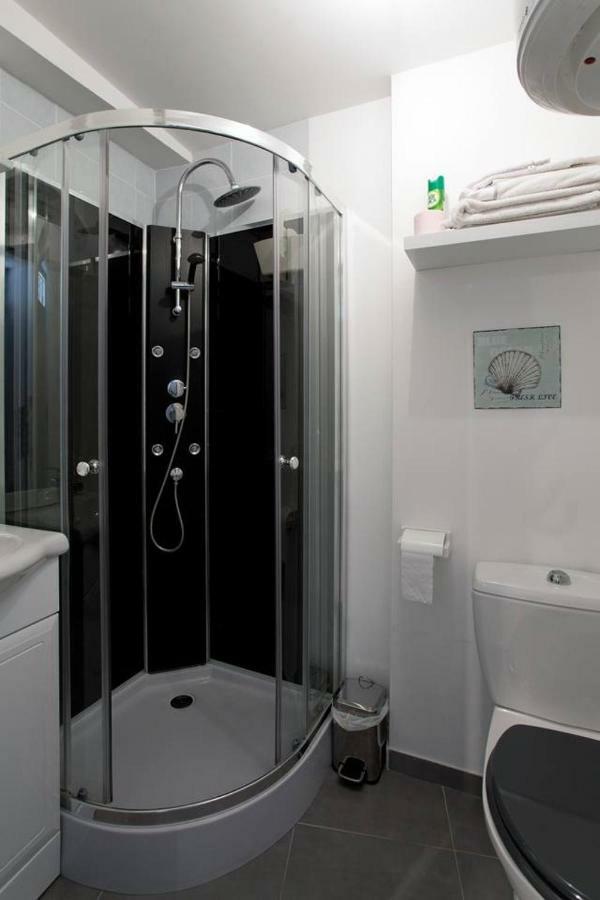 Studio typique et cosy climatise. Arles Esterno foto