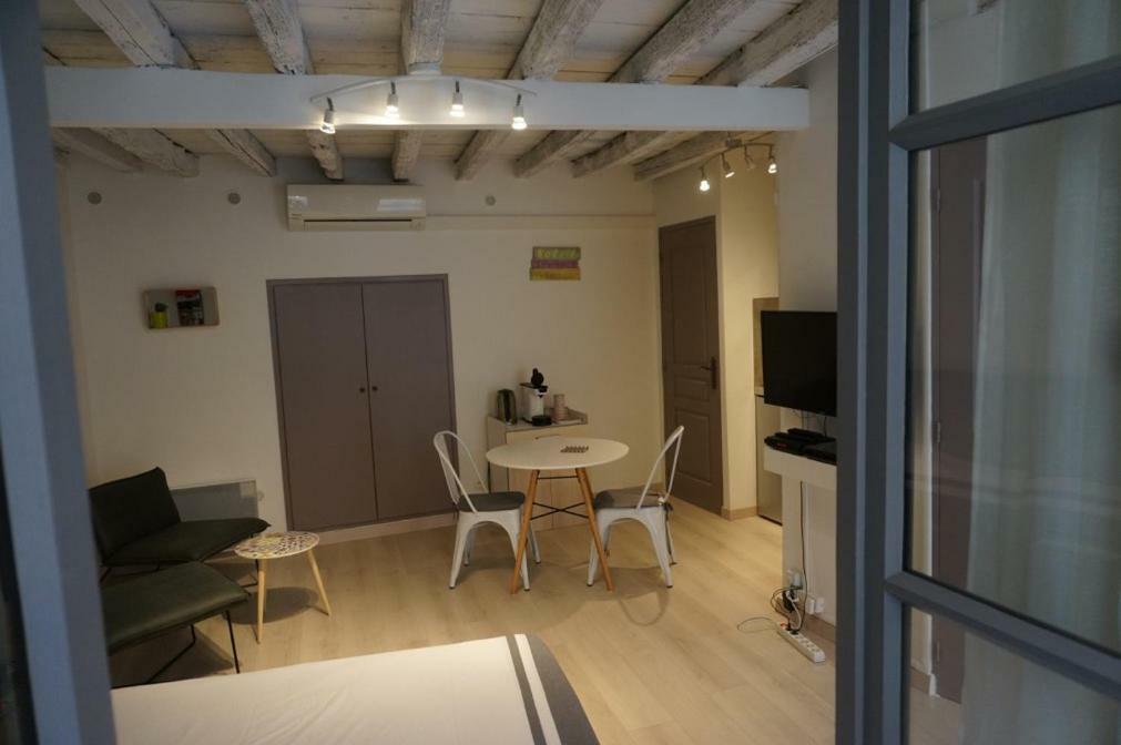 Studio typique et cosy climatise. Arles Esterno foto