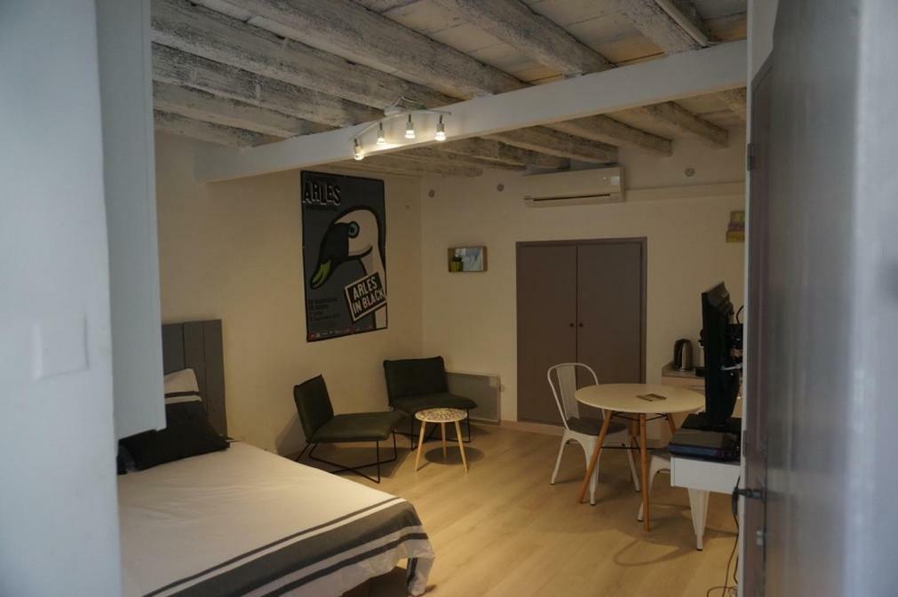 Studio typique et cosy climatise. Arles Esterno foto