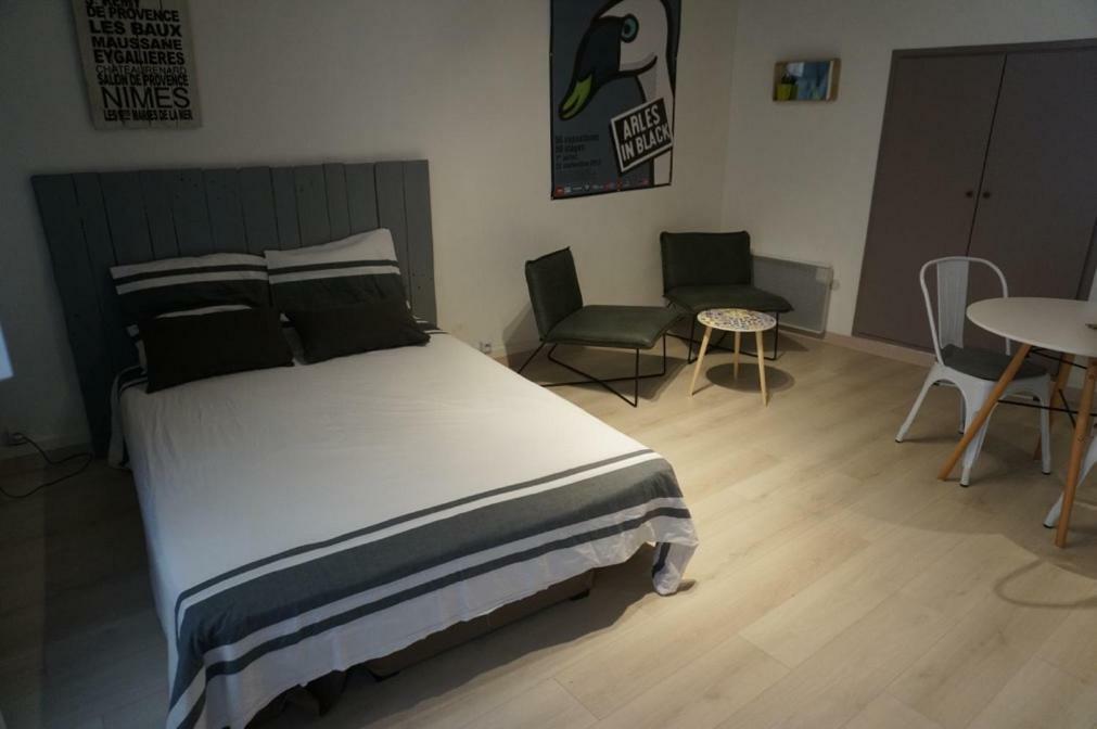 Studio typique et cosy climatise. Arles Esterno foto