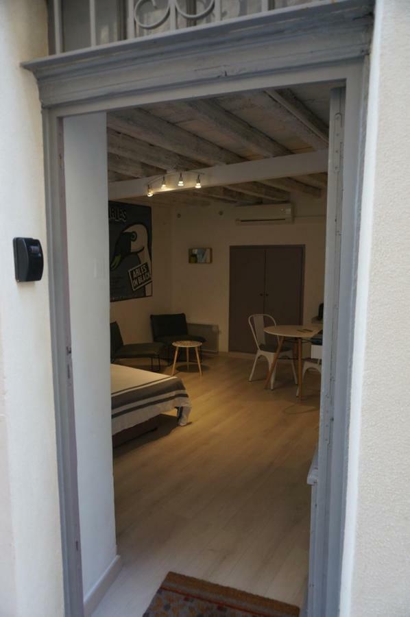 Studio typique et cosy climatise. Arles Esterno foto