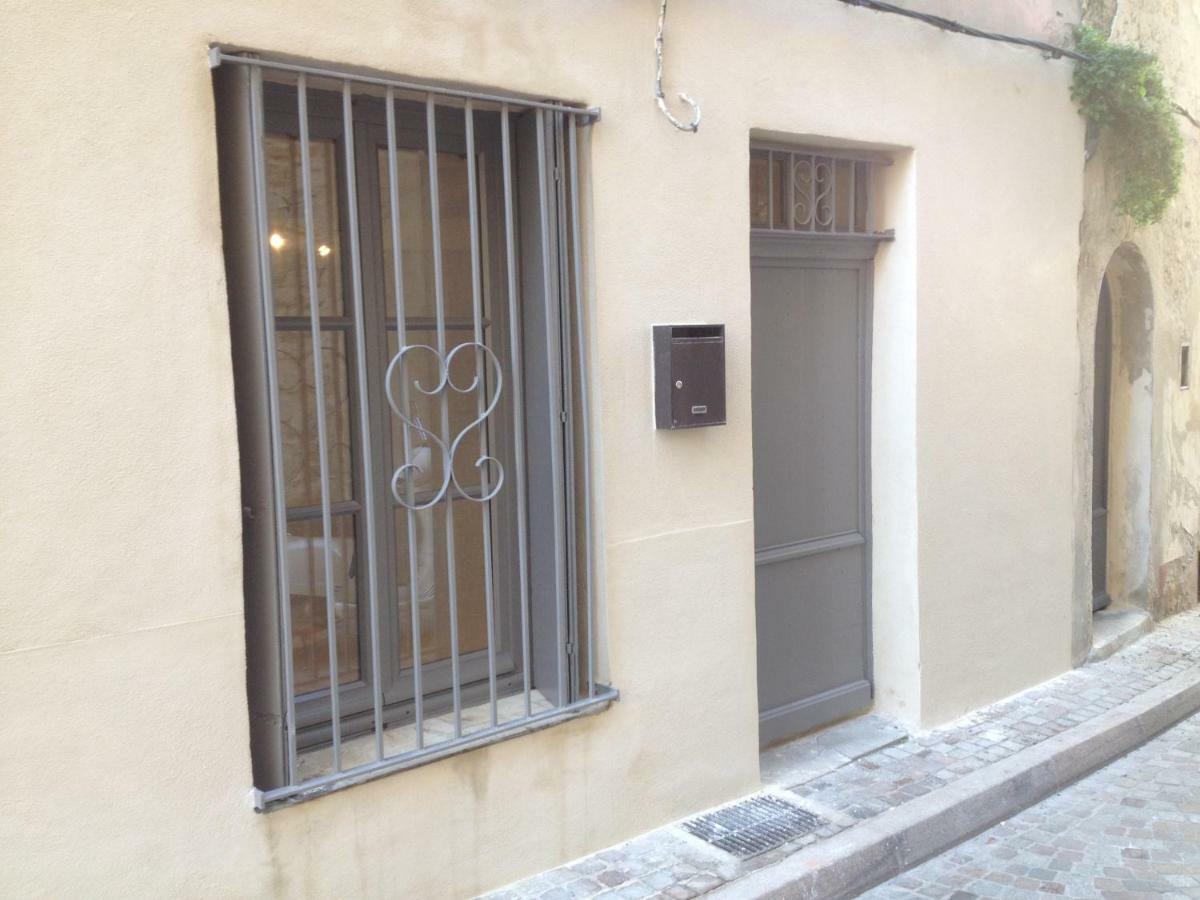 Studio typique et cosy climatise. Arles Esterno foto